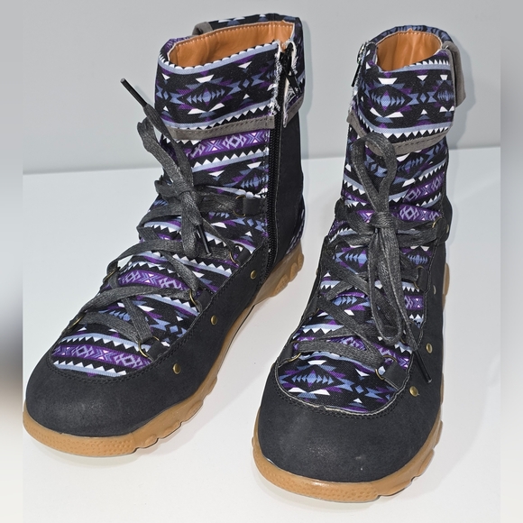 💥Sale💥NU Trendz 7 Lakes Design Ladies Lace Up Boots - Picture 2 of 7